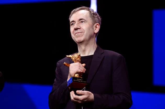 Dag Johan Haugerud with the Golden Bear for Best Film for Dreams Sex Love at the Closing Ceremony and Award Ceremony at the Berlinale 2025 75 Berlin International Film Festival at the Berlinale Palast Berlin, 22 02 2025 Foto:xN.xKubelkax xFuturexImagex closing_berlinale_5396