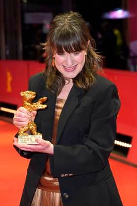 Hege Hauff Hvattum with the Golden Bear for Best Film Drommer Dreams Sex Love at the Photocall with the award winners at the Berlinale 2025 75 Berlin International Film Festival at the Berlinale Palast Berlin, 22 02 2025 Foto:xT.xBartillax xFuturexImagex closing_berlinale_5445