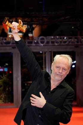 Yngve Saether with the Golden Bear for Best Film Drommer Dreams Sex Love at the Photocall with the award winners at the Berlinale 2025 75 Berlin International Film Festival at the Berlinale Palast Berlin, 22 02 2025 Foto:xT.xBartillax xFuturexImagex closing_berlinale_5447
