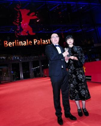 Winners Photocall after the Closing Ceremony , Berlinale Palast, Berlin, Germany Chinese Director Huo Meng and producer Zhang Fan, winner of the Silver Bear for Best Director for the film Living the Land poses on the red carpet during the Winners Photocall after the Closing Ceremony during Berlinale (Berlin Film Festival) at Berlinale Palast, Berlin, , Germany on 22 February 2025. Picture, Credit:Julie Edwards Avalon Germany, Potsdammer Platz, Berlin, Berlinale Palast Copyright: xJuliexEdwardsx xAvalonx 0967650169