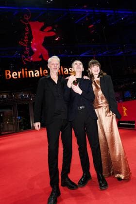 Winners Photocall after the Closing Ceremony , Berlinale Palast, Berlin, Germany Producer Hege Hauff Hvattumon, Dag Johan Haugerud and Yngve Saether , winner of the Golden Bear for Best Film for Dreams (Sex Love) poses on the red carpet during the Winners Photocall after the Closing Ceremony during Berlinale (Berlin Film Festival) at Berlinale Palast, Berlin, , Germany on 22 February 2025. Picture, Credit:Julie Edwards Avalon Germany, Potsdammer Platz, Berlin, Berlinale Palast Copyright: xJuliexEdwardsx xAvalonx 0967650216