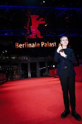 Winners Photocall after the Closing Ceremony , Berlinale Palast, Berlin, Germany Dag Johan Haugerud, winner of the Golden Bear for Best Film for Dreams (Sex Love) poses on the red carpet during the Winners Photocall after the Closing Ceremony during Berlinale (Berlin Film Festival) at Berlinale Palast, Berlin, , Germany on 22 February 2025. Picture, Credit:Julie Edwards Avalon Germany, Potsdammer Platz, Berlin, Berlinale Palast Copyright: xJuliexEdwardsx xAvalonx 0967650246