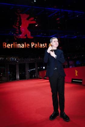 Winners Photocall after the Closing Ceremony , Berlinale Palast, Berlin, Germany Dag Johan Haugerud, winner of the Golden Bear for Best Film for Dreams (Sex Love) poses on the red carpet during the Winners Photocall after the Closing Ceremony during Berlinale (Berlin Film Festival) at Berlinale Palast, Berlin, , Germany on 22 February 2025. Picture, Credit:Julie Edwards Avalon Germany, Potsdammer Platz, Berlin, Berlinale Palast Copyright: xJuliexEdwardsx xAvalonx 0967650258