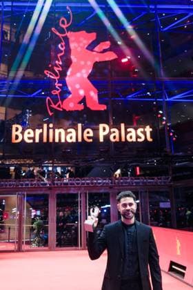 Winners Photocall after the Closing Ceremony , Berlinale Palast, Berlin, Germany Gabriel Mascaro, winner of the Silver Bear Grand Jury Prize for The Blue Trail poses on the red carpet during the Winners Photocall after the Closing Ceremony during Berlinale (Berlin Film Festival) at Berlinale Palast, Berlin, , Germany on 22 February 2025. Picture, Credit:Julie Edwards Avalon Germany, Potsdammer Platz, Berlin, Berlinale Palast Copyright: xJuliexEdwardsx xAvalonx 0967650387