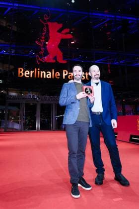 Red Carpet for the Closing Ceremony , Berlinale Palast, Berlin, Germany Brandon Kramer (L) and US producer Lance Kramer, winners of the Documentary Award seen on the Red Carpet for the Closing Ceremony during Berlinale (Berlin Film Festival) at Berlinale Palast, Berlin, , Germany on 22 February 2025. Picture, Credit:Julie Edwards Avalon Germany, Potsdammer Platz, Berlin, Berlinale Palast Copyright: xJuliexEdwardsx xAvalonx 0967653763