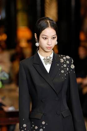 Huishan Zhang London Ready to wear fall winter 2025:26 LONDON February 2025 Huishan Zhang London Ready to wear fall winter 2025:26 LONDON February 2025, Credit:Zeppelin Avalon  Copyright: xZeppelinx xAvalonx 0967648622