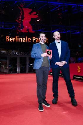 Red Carpet for the Closing Ceremony , Berlinale Palast, Berlin, Germany Brandon Kramer (L) and US producer Lance Kramer, winners of the Documentary Award seen on the Red Carpet for the Closing Ceremony during Berlinale (Berlin Film Festival) at Berlinale Palast, Berlin, , Germany on 22 February 2025. Picture, Credit:Julie Edwards Avalon Germany, Potsdammer Platz, Berlin, Berlinale Palast Copyright: xJuliexEdwardsx xAvalonx 0967653749