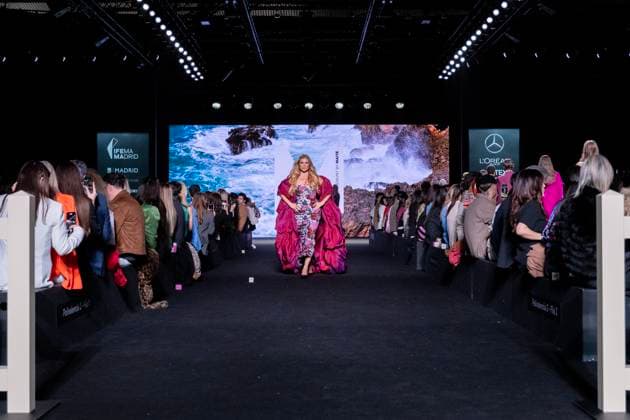 February 22, 2025, Madrid, Madrid, Spain: ESTHER CAo˜ADAS walks the runway at the LOLA CASADEMUNT BY MAITE fashion show during the Mercedes Benz Fashion Week Madrid at Madrid Mercedes Fashion Week on February 22, 2025 in Madrid, Spain. Madrid Spain - ZUMAc312 1059177253st Copyright: xOscarxManuelxSanchezx