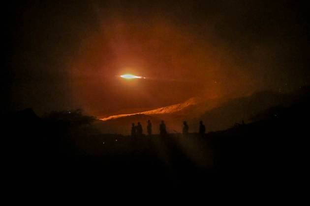February 23, 2025, Makran, Iran: The Islamic Republic of Iran Army engages in the main phase of the joint Zolfaghar 1403 military drills along the Makran coastlines, in the Sea of Oman, and the northern Indian Ocean. Iran s Army has launched large-scale drills, deploying ground forces, armored units, defense systems, and naval forces. The exercises aim to strengthen defense capabilities, enhance deterrence, and test new tactics, advanced weaponry, and cyber-electronic warfare. Army aviation also plays a key role, with Cobra and other helicopters conducting operations along the Makran coast to improve pilot skills and military readiness. Makran Iran - ZUMAi98_ 20250223_zih_i98_005 Copyright: xIranianxArmyxOfficex