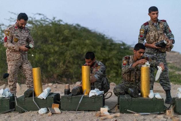 February 23, 2025, Makran, Iran: Iranian soldiers of the Islamic Republic of Iran Army engage in the main phase of the joint Zolfaghar 1403 military drills along the Makran coastlines, in the Sea of Oman, and the northern Indian Ocean. Iran s Army has launched large-scale drills, deploying ground forces, armored units, defense systems, and naval forces. The exercises aim to strengthen defense capabilities, enhance deterrence, and test new tactics, advanced weaponry, and cyber-electronic warfare. Army aviation also plays a key role, with Cobra and other helicopters conducting operations along the Makran coast to improve pilot skills and military readiness. Makran Iran - ZUMAi98_ 20250223_zih_i98_007 Copyright: xIranianxArmyxOfficex