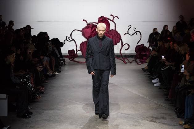 Chet Lo AW25 Show At London Fashion Week LONDON, UNITED KINGDOM - FEBRUARY 23, 2025: A model walks the runway during Chet Lo Autumn Winter 2025 show at London Fashion Week in London, United Kingdom on February 23, 2025. London Greater London United Kingdom  Copyright: xWIktorxSzymanowiczx originalFilename: szymanowicz-chetloaw250223_npKoN.jpg