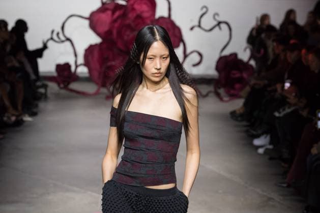 Chet Lo AW25 Show At London Fashion Week LONDON, UNITED KINGDOM - FEBRUARY 23, 2025: A model walks the runway during Chet Lo Autumn Winter 2025 show at London Fashion Week in London, United Kingdom on February 23, 2025. London Greater London United Kingdom  Copyright: xWIktorxSzymanowiczx originalFilename: szymanowicz-chetloaw250223_np1U3.jpg