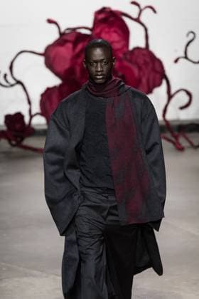 Chet Lo AW25 Show At London Fashion Week LONDON, UNITED KINGDOM - FEBRUARY 23, 2025: A model walks the runway during Chet Lo Autumn Winter 2025 show at London Fashion Week in London, United Kingdom on February 23, 2025. London Greater London United Kingdom  Copyright: xWIktorxSzymanowiczx originalFilename: szymanowicz-chetloaw250223_npDHg.jpg