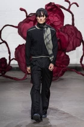 Chet Lo AW25 Show At London Fashion Week LONDON, UNITED KINGDOM - FEBRUARY 23, 2025: A model walks the runway during Chet Lo Autumn Winter 2025 show at London Fashion Week in London, United Kingdom on February 23, 2025. London Greater London United Kingdom  Copyright: xWIktorxSzymanowiczx originalFilename: szymanowicz-chetloaw250223_npiQR.jpg