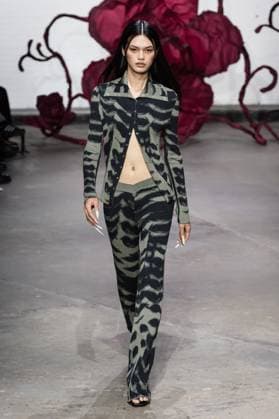 Chet Lo AW25 Show At London Fashion Week LONDON, UNITED KINGDOM - FEBRUARY 23, 2025: A model walks the runway during Chet Lo Autumn Winter 2025 show at London Fashion Week in London, United Kingdom on February 23, 2025. London Greater London United Kingdom  Copyright: xWIktorxSzymanowiczx originalFilename: szymanowicz-chetloaw250223_npmwW.jpg