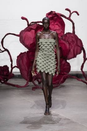 Chet Lo AW25 Show At London Fashion Week LONDON, UNITED KINGDOM - FEBRUARY 23, 2025: A model walks the runway during Chet Lo Autumn Winter 2025 show at London Fashion Week in London, United Kingdom on February 23, 2025. London Greater London United Kingdom  Copyright: xWIktorxSzymanowiczx originalFilename: szymanowicz-chetloaw250223_npu3t.jpg