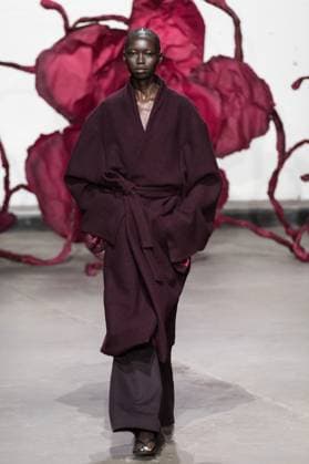 Chet Lo AW25 Show At London Fashion Week LONDON, UNITED KINGDOM - FEBRUARY 23, 2025: A model walks the runway during Chet Lo Autumn Winter 2025 show at London Fashion Week in London, United Kingdom on February 23, 2025. London Greater London United Kingdom  Copyright: xWIktorxSzymanowiczx originalFilename: szymanowicz-chetloaw250223_npVYd.jpg