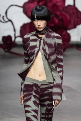 Chet Lo AW25 Show At London Fashion Week LONDON, UNITED KINGDOM - FEBRUARY 23, 2025: A model walks the runway during Chet Lo Autumn Winter 2025 show at London Fashion Week in London, United Kingdom on February 23, 2025. London Greater London United Kingdom  Copyright: xWIktorxSzymanowiczx originalFilename: szymanowicz-chetloaw250223_np8a7.jpg
