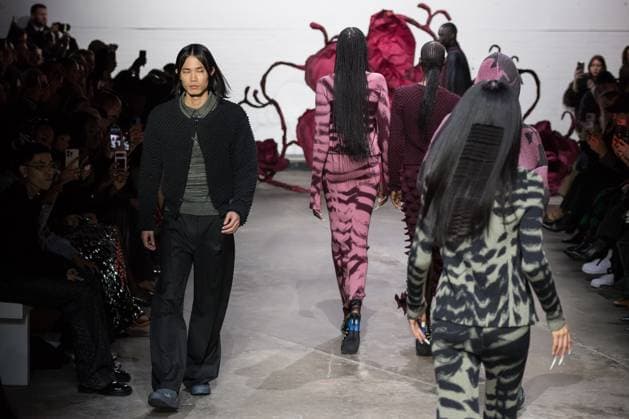 Chet Lo AW25 Show At London Fashion Week LONDON, UNITED KINGDOM - FEBRUARY 23, 2025: Models walk the runway during Chet Lo Autumn Winter 2025 show at London Fashion Week in London, United Kingdom on February 23, 2025. London Greater London United Kingdom  Copyright: xWIktorxSzymanowiczx originalFilename: szymanowicz-chetloaw250223_npgwJ.jpg