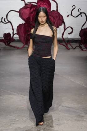 Chet Lo AW25 Show At London Fashion Week LONDON, UNITED KINGDOM - FEBRUARY 23, 2025: A model walks the runway during Chet Lo Autumn Winter 2025 show at London Fashion Week in London, United Kingdom on February 23, 2025. London Greater London United Kingdom  Copyright: xWIktorxSzymanowiczx originalFilename: szymanowicz-chetloaw250223_npPXV.jpg