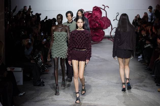 Entertainment Themen der Woche KW08 Entertainment Bilder des Tages Chet Lo AW25 Show At London Fashion Week LONDON, UNITED KINGDOM - FEBRUARY 23, 2025: Models walk the runway during Chet Lo Autumn Winter 2025 show at London Fashion Week in London, United Kingdom on February 23, 2025. London Greater London United Kingdom  Copyright: xWIktorxSzymanowiczx originalFilename: szymanowicz-chetloaw250223_np3F7.jpg