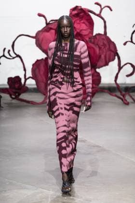 Chet Lo AW25 Show At London Fashion Week LONDON, UNITED KINGDOM - FEBRUARY 23, 2025: A model walks the runway during Chet Lo Autumn Winter 2025 show at London Fashion Week in London, United Kingdom on February 23, 2025. London Greater London United Kingdom  Copyright: xWIktorxSzymanowiczx originalFilename: szymanowicz-chetloaw250223_np9pp.jpg
