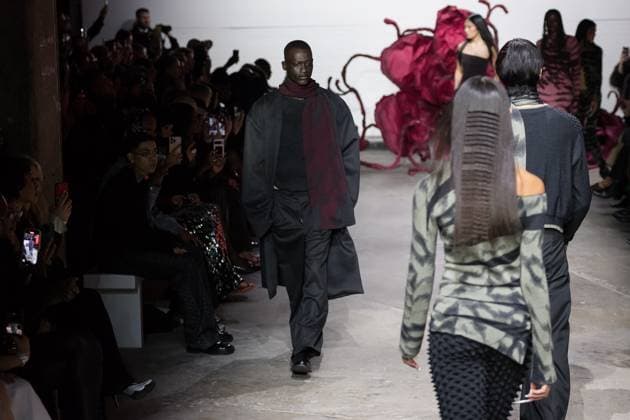 Chet Lo AW25 Show At London Fashion Week LONDON, UNITED KINGDOM - FEBRUARY 23, 2025: Models walk the runway during Chet Lo Autumn Winter 2025 show at London Fashion Week in London, United Kingdom on February 23, 2025. London Greater London United Kingdom  Copyright: xWIktorxSzymanowiczx originalFilename: szymanowicz-chetloaw250223_npPdL.jpg