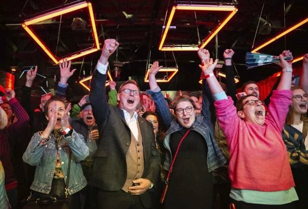 Bilder des Jahres 2025, News 02 Februar News Themen der Woche KW08 News Bilder des Tages BUNDESTAGSWAHL 2025- WAHLPARTY DIE LINKE THÜRINGEN ** NUR FÜR REDAKTIONELLE ZWECKE ** EDITORIAL USE ONLY **<p>23 02 2025-Erfurt: Bundestagswahl 2025 Wahlparty der Thüringer DIE LINKE im Zughafen Erfurt im Foto: Spitzenkandidat Bodo Ramelow (Die Linke) jubelt über die ersten Wahlergebnisse ( Deutschland Thueringen Erfurt Copyright: SaschaxFromm *** FEDERAL ELECTION 2025 ELECTION PARTY DIE LINKE THÜRINGEN FOR EDITORIAL PURPOSES ONLY EDITORIAL USE ONLY p 23 02 2025 Erfurt Federal Election 2025 Election party of the Thuringian DIE LINKE in the train harbor Erfurt in the photo top candidate Bodo Ramelow The Left Party cheers about the first election results Germany Thuringia Erfurt Copyright SaschaxFromm Copyright: SaschaxFromm doc7zhskww3z40lyt5ajuk ,EDITORIAL USE ONLY