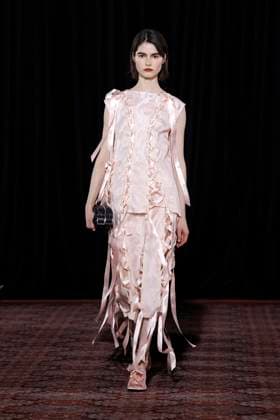 Simone Rocha London Ready to wear fall winter 2025:26 LONDON February 2025 Simone Rocha London Ready to wear fall winter 2025:26 LONDON February 2025, Credit:Zeppelin Avalon  Copyright: xZeppelinx xAvalonx 0968157125