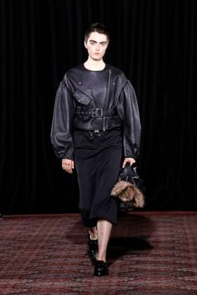 Simone Rocha London Ready to wear fall winter 2025:26 LONDON February 2025 Simone Rocha London Ready to wear fall winter 2025:26 LONDON February 2025, Credit:Zeppelin Avalon  Copyright: xZeppelinx xAvalonx 0968157361