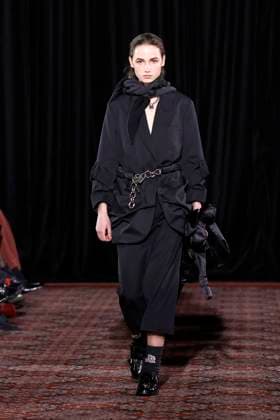Simone Rocha London Ready to wear fall winter 2025:26 LONDON February 2025 Simone Rocha London Ready to wear fall winter 2025:26 LONDON February 2025, Credit:Zeppelin Avalon  Copyright: xZeppelinx xAvalonx 0968157449