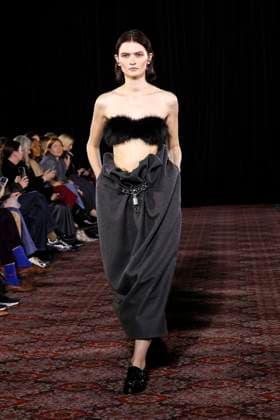 Simone Rocha London Ready to wear fall winter 2025:26 LONDON February 2025 Simone Rocha London Ready to wear fall winter 2025:26 LONDON February 2025, Credit:Zeppelin Avalon  Copyright: xZeppelinx xAvalonx 0968157642