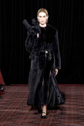Simone Rocha London Ready to wear fall winter 2025:26 LONDON February 2025 Simone Rocha London Ready to wear fall winter 2025:26 LONDON February 2025, Credit:Zeppelin Avalon  Copyright: xZeppelinx xAvalonx 0968157669