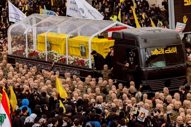 Bilder des Jahres 2025, News 02 Februar News Themen der Woche KW08 News Bilder des Tages Hassan Nasrallah Funeral Coffins of the former Hezbollah leader Hassan Nasrallah and Hashem Safieddine, who were killed in Israeli attacks last year, are carried on a vehicle, as tens of thousands of mourners attend their funeral in Beirut, Lebanon on February 23, 2025. Beirut Beirut Lebanon Copyright: xTouficxRmeitix