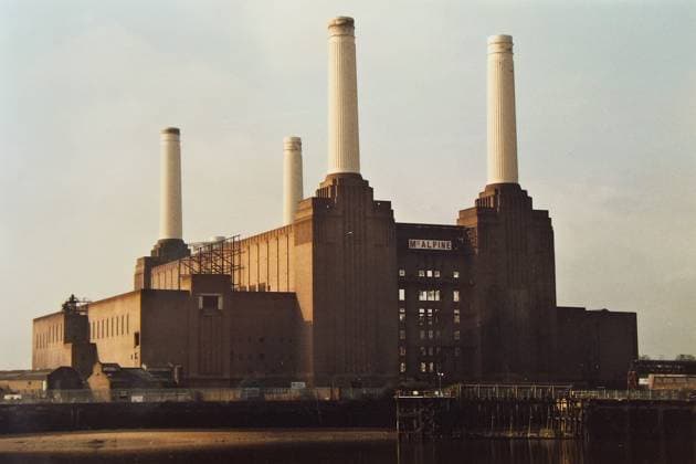 RECORD DATE NOT STATED Analog photography United Kingdom England, London Battersea Power Station is a former coal-fired power station in London that was in operation from 1933 to 1983 It is one of the largest brick buildings in Eu