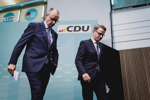 (L-R) Friedrich Merz, CDU-Parteivorsitzender und Kanzlerkandidat, und Carsten Linnemann, Generalsekretaer der CDU, aufgenommen im Rahmen einer Pressekonferenz nach der Bundestagswahl in Berlin, 24.02.2025. Die CDU ist mit rund 28,5% der Stimmen staerkste Kraft. Berlin Deutschland *** L R Friedrich Merz, CDU party leader and candidate for chancellor, and Carsten Linnemann, Secretary General of the CDU, at a press conference after the Bundestag elections in Berlin, 24 February 2025 The CDU is the strongest party in Berlin, with around 28.5 of the votes in Germany Copyright: xFlorianxGaertnerx