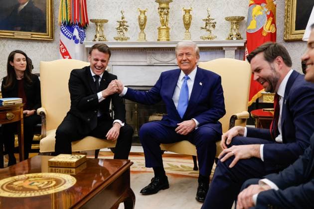 Bilder des Jahres 2025, News 02 Februar News Themen der Woche KW09 Bilder des Jahres 2025, News 02 Februar News Bilder des Tages US President Donald Trump and French President Emmanuel Macron shake hands in the Oval Office of the White House in Washington, DC, on Monday, February 24, 2025. Pool  WAX20250224202 LUDOVICxMARIN