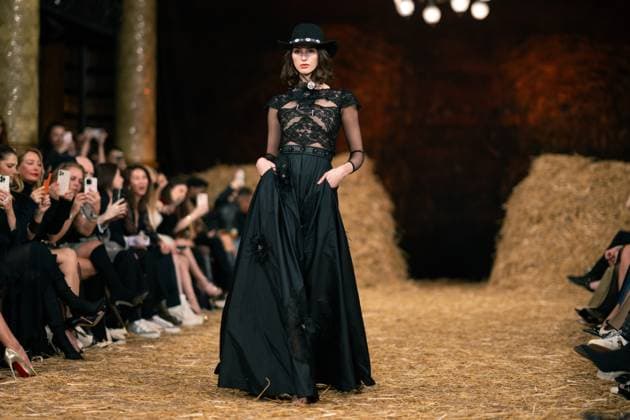 Aadnevik - Runway - LFW February 2024 LONDON, ENGLAND - 18 FEBRUARY: A model catwalks at the Aadnevik show during London Fashion Week February 2024 at on the 18 February, 2024 in London, England., Credit:Lounis Tiar Avalon United Kingdom, London  Copyright: xLounisxTiarx xAvalonx 0968551064