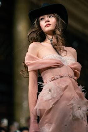 Aadnevik - Runway - LFW February 2024 LONDON, ENGLAND - 18 FEBRUARY: A model catwalks at the Aadnevik show during London Fashion Week February 2024 at on the 18 February, 2024 in London, England., Credit:Lounis Tiar Avalon United Kingdom, London  Copyright: xLounisxTiarx xAvalonx 0968550310