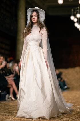 Aadnevik - Runway - LFW February 2024 LONDON, ENGLAND - 18 FEBRUARY: A model catwalks at the Aadnevik show during London Fashion Week February 2024 at on the 18 February, 2024 in London, England., Credit:Lounis Tiar Avalon United Kingdom, London  Copyright: xLounisxTiarx xAvalonx 0968549933