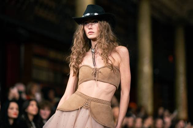 Aadnevik - Runway - LFW February 2024 LONDON, ENGLAND - 18 FEBRUARY: A model catwalks at the Aadnevik show during London Fashion Week February 2024 at on the 18 February, 2024 in London, England., Credit:Lounis Tiar Avalon United Kingdom, London  Copyright: xLounisxTiarx xAvalonx 0968550522