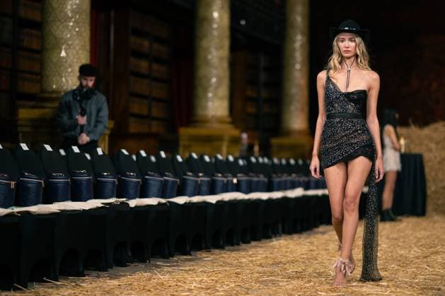 Aadnevik - Runway - LFW February 2024 LONDON, ENGLAND - 18 FEBRUARY: A model catwalks at the Aadnevik show during London Fashion Week February 2024 at on the 18 February, 2024 in London, England., Credit:Lounis Tiar Avalon United Kingdom, London  Copyright: xLounisxTiarx xAvalonx 0968550788