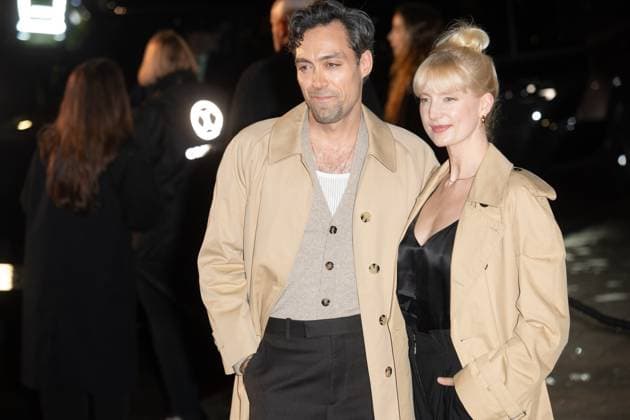 LFW AW25 Burberry Show Arrivals - TATE Britain, London, UK Alex Hassell and Emma King attends Burberry s AW25 Runway Show at TATE Britain in London, England, UK on Monday 24 February 2025 during London Fashion Week February 2025. Justin Ng , Credit:Justin Ng Avalon UK, England, London, TATE Britain  Copyright: xJustinxNgx xAvalonx 0968695700