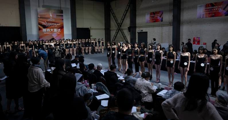 (250225) -- BEIJING, Feb. 25, 2025 -- Models attend the casting of 2025 China International Fashion Week in Beijing, capital of China, Feb. 25, 2025. The model casting kicked off here on Tuesday, ahead of the event s opening on March 21. ) CHINA-BEIJING-FASHION WEEK-MODEL CASTING (CN) CaixYang 