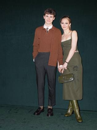 Milan, Milan Women s Fashion Week: Fall Winter 2025 - Gucci Fashion Show - Guests Milan, Milan Women s Fashion Week: Fall Winter 2025 - Gucci Fashion Show - Guests - In the photo: Samuel John, Iris Apatow Milan Italy  Copyright: xIPA ABACAx