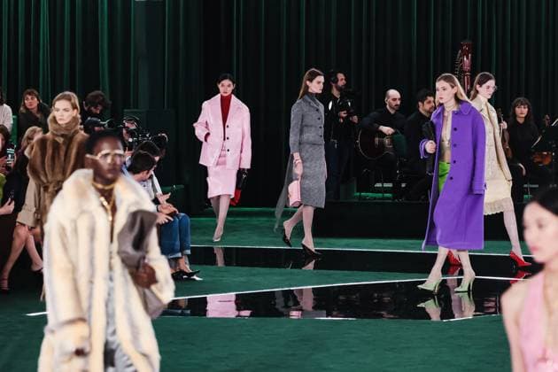 Milan, Italy: Milan, Milan Women s Fashion Week: Fall Winter 2025 - Women s Fashion, Fall Winter 2025 - Gucci Fashion Show - Catwalk. In the photo: Model- Women s Fashion, Fall Winter 2025 - Gucci Fashion Show - Catwalk. In the photo: Model Milan Italy  - ZUMAp169 20250225_zea_p169_399 Copyright: xAlessandroxBremecx