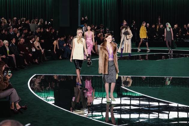 Milan, Italy: Milan, Milan Women s Fashion Week: Fall Winter 2025 - Women s Fashion, Fall Winter 2025 - Gucci Fashion Show - Catwalk. In the photo: Model- Women s Fashion, Fall Winter 2025 - Gucci Fashion Show - Catwalk. In the photo: Model Milan Italy  - ZUMAp169 20250225_zea_p169_400 Copyright: xAlessandroxBremecx