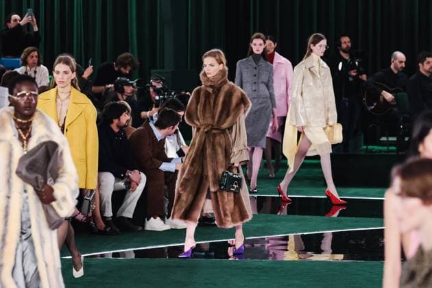Milan, Italy: Milan, Milan Women s Fashion Week: Fall Winter 2025 - Women s Fashion, Fall Winter 2025 - Gucci Fashion Show - Catwalk. In the photo: Model- Women s Fashion, Fall Winter 2025 - Gucci Fashion Show - Catwalk. In the photo: Model Milan Italy  - ZUMAp169 20250225_zea_p169_401 Copyright: xAlessandroxBremecx