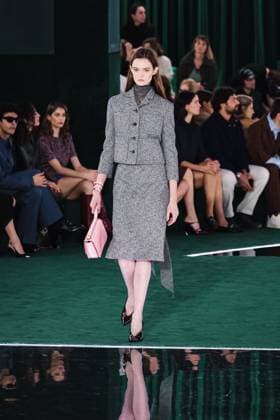 Milan, Italy: Milan, Milan Women s Fashion Week: Fall Winter 2025 - Women s Fashion, Fall Winter 2025 - Gucci Fashion Show - Catwalk. In the photo: Model- Women s Fashion, Fall Winter 2025 - Gucci Fashion Show - Catwalk. In the photo: Model Milan Italy  - ZUMAp169 20250225_zea_p169_404 Copyright: xAlessandroxBremecx