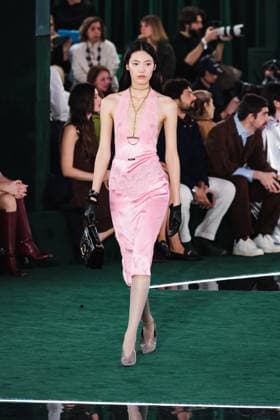 Milan, Italy: Milan, Milan Women s Fashion Week: Fall Winter 2025 - Women s Fashion, Fall Winter 2025 - Gucci Fashion Show - Catwalk. In the photo: Model- Women s Fashion, Fall Winter 2025 - Gucci Fashion Show - Catwalk. In the photo: Model Milan Italy  - ZUMAp169 20250225_zea_p169_413 Copyright: xAlessandroxBremecx